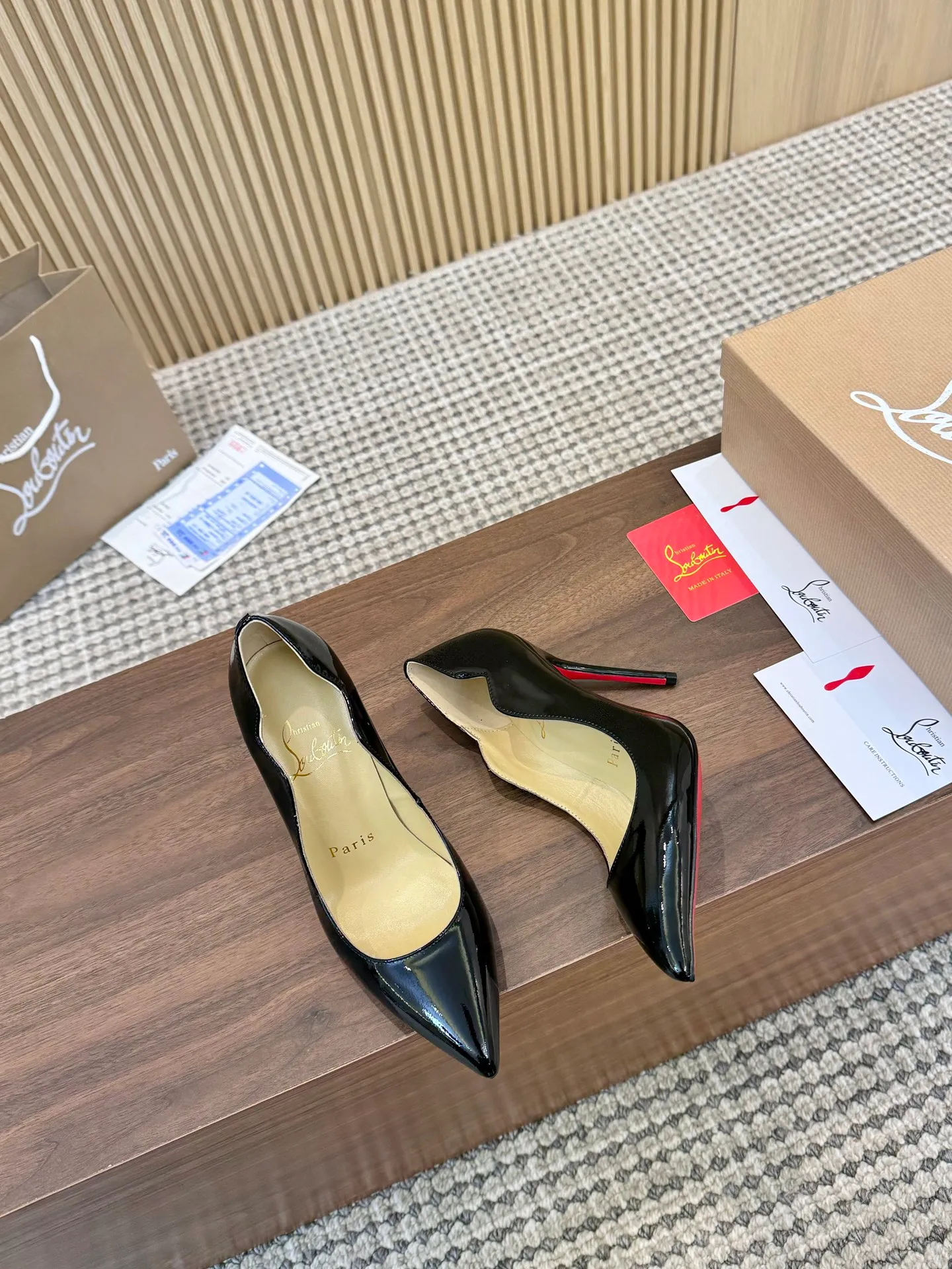 👟👟Ex-factory price 440 👟👟 Genuine leather sole +40 shipped all year round 💝Christian Louboutin CL👠 "Imported cow patent leather💎 series" noble and luxurious, real blingbling👟👟 real materials, all customized by the pattern maker, and the materials are made of original customized materials, achieving the taste of the original 5 color options💍 Upper: imported 👉cow patent leather💪 lining: sheepskin foot pad/lining code number: 34-40.41.42 heel height: two options: 10.5cm and 8.5cm